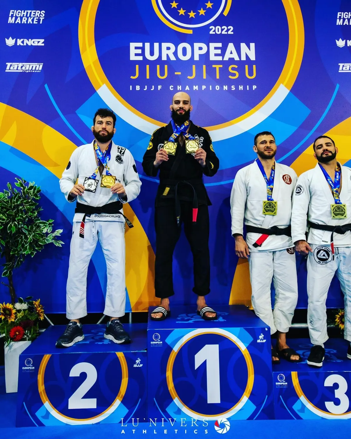 Reda sur la première marche du podium des championnats d'Europe IBJJF 2022